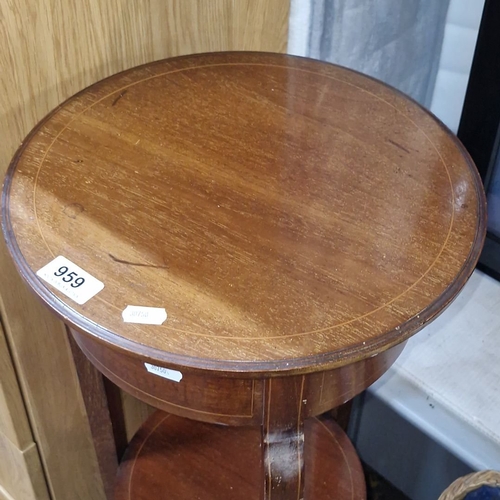 959 - Mahogany three-tier plant table from the early 20th century, with circular shelves and carved legs.