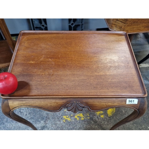 961 - A Really beautiful Mahogany window  table with cabriole legs and shell motif carving from the early ... 