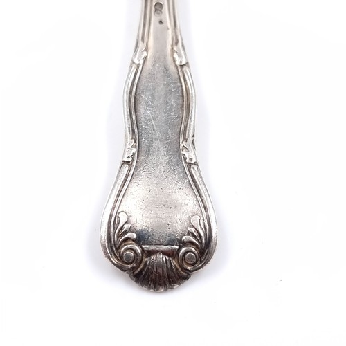 514 - Star Lot: A good set of five antique Victorian sterling silver spoons featuring shell patterns. Hall... 