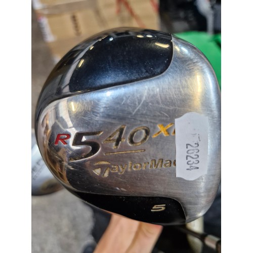 946 - A good set of Mizuno (top Japanese brand ) Irons and a Golf bag with multiple compartments