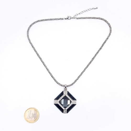 153 - An attractive gemstone set pendant necklace with adjustable chain. Length 40cm.