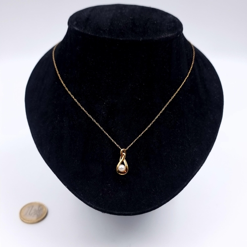 158 - Star Lot: A pretty nine carat gold 375 pearl pendant and chain. Length 46cm. Weight 1.34 grams.