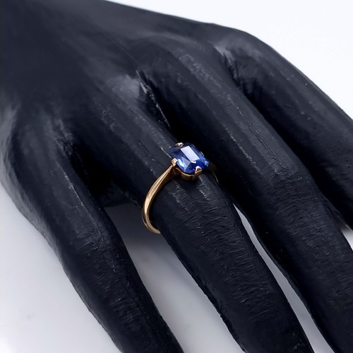 172 - Star Lot: A stunning blue sapphire ring set in nine carat gold. ring size N. Weight 2.08 grams. Gorg... 