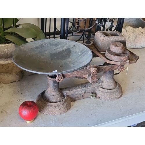Early 20th-century cast-iron grocer’s balance scale, single-pan design ...