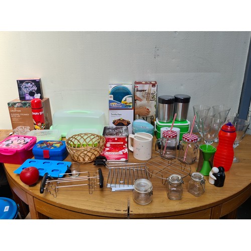 A large selection of practical household items including, lunchboxes ...