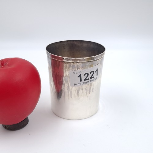 1221 - A beautiful large Italian silver 925 stirrup cup.. Makers name and stamp. 80 grammes.