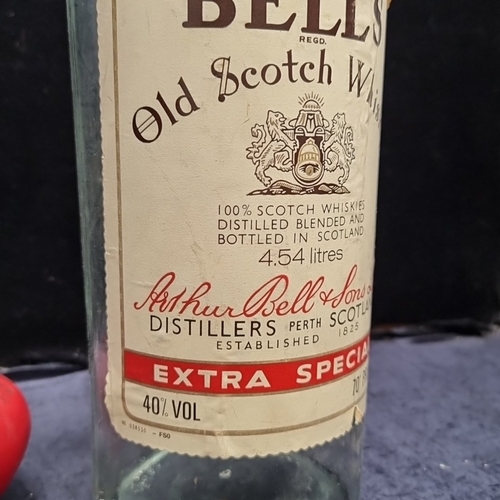 Bells scotch whisky 見本ボトル容器 レアヴィンテージ A very large Vintage 4.54-litre Bell's Old Scotch Whisky clear