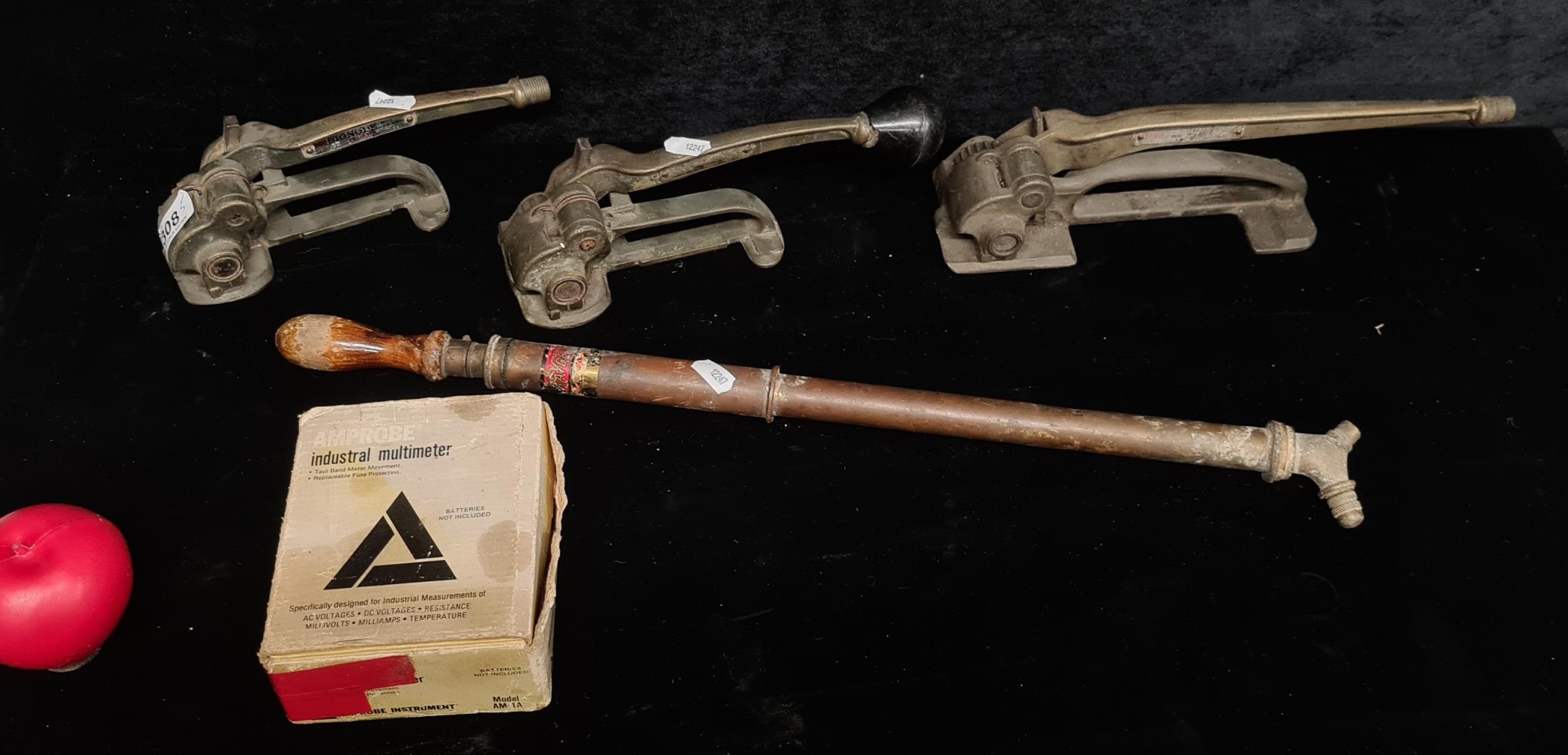 A mixed lot of 5 vintage tools including three Signode packaging ...