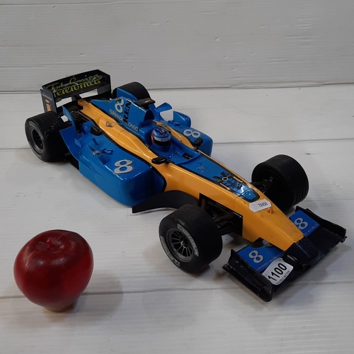 Large-scale plastic model of Renault R25 Formula 1 car in Telefónica ...