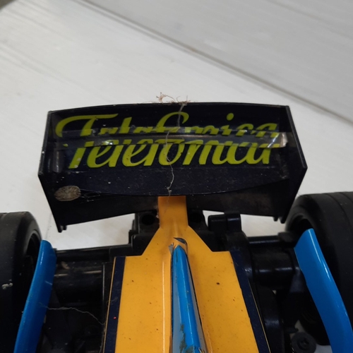 Large-scale plastic model of Renault R25 Formula 1 car in Telefónica ...