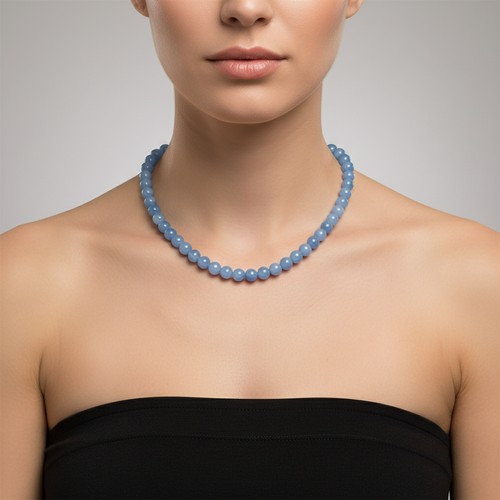 21 - A lovely Blue Chalcedony natural gemstone necklace. Weight - 49 grams. Stones have a lovely light bl... 