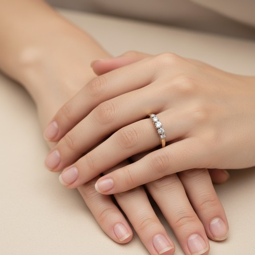 39 - A pretty Diamond set half eternity ring set in nine carat gold 375. Ring Size - O 1/2, Weight - 1.61... 