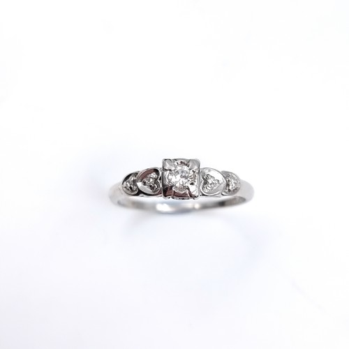 32 - Star Lot : A very nice example of am 18 carat white gold Dimond stone ring. Ring Size - O, Weight - ... 