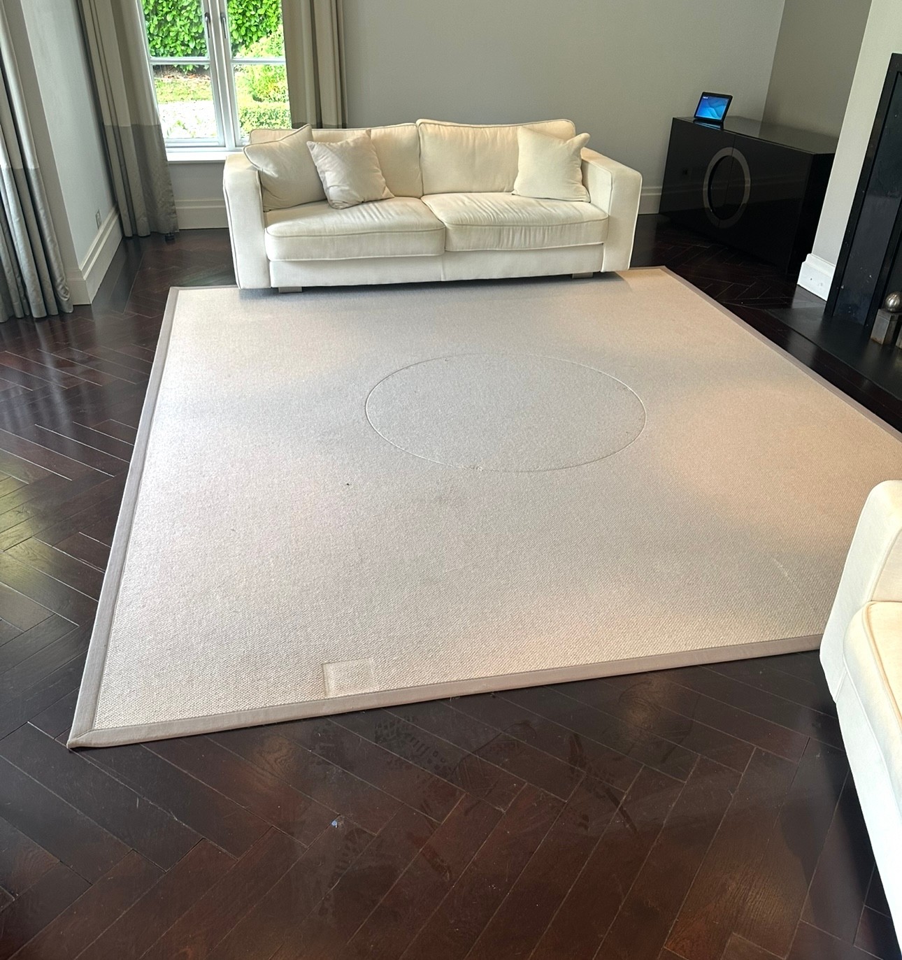 Star Lot : A. fabulous quality Very large floor rug from the main ...
