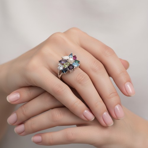 42 - Star Lot: A most attractive multi gemstone Sterling Silver ring. Set With Aquamarine, garnet, Ruby, ... 