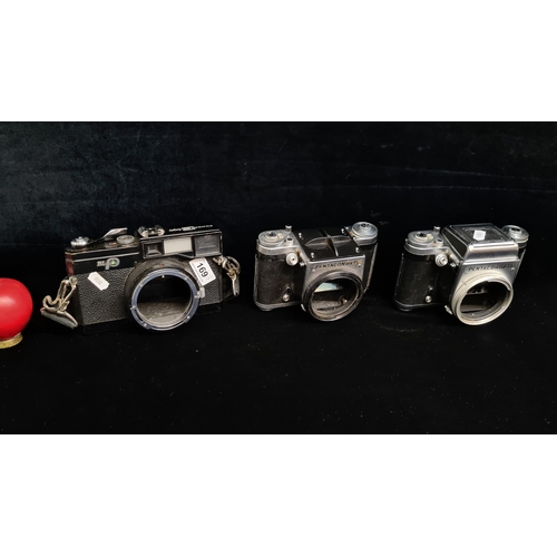 169 - Three vintage medium format camera bodies including two 'Pentacon six TL' examples and a Fujica G 69... 