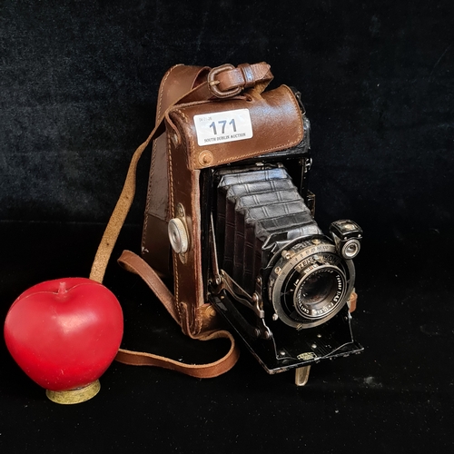 171 - A vintage Zeiss Ikon Ikonta 520/2 6x9cm format film folding bellows camera. Fitted with Tessar 1:45/... 