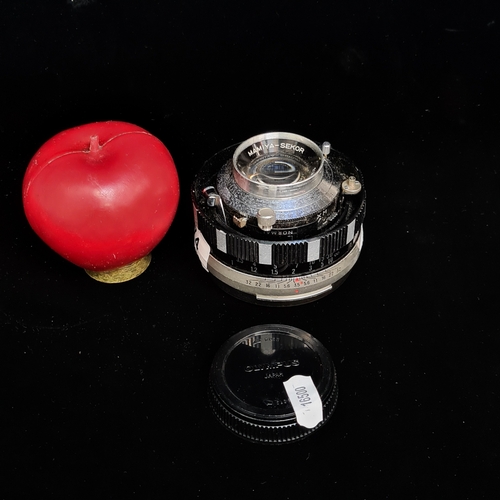 174 - A Mamiya - Sekor 1:35 f= 100mm camera lens. Manual focus normal lens made for Press-series 120 range... 