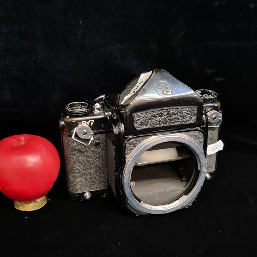 180 - A vintage large Asahi Pentax 6x7 medium format film SLR camera body. RRP: €280 on kamerastore.com
Sh... 