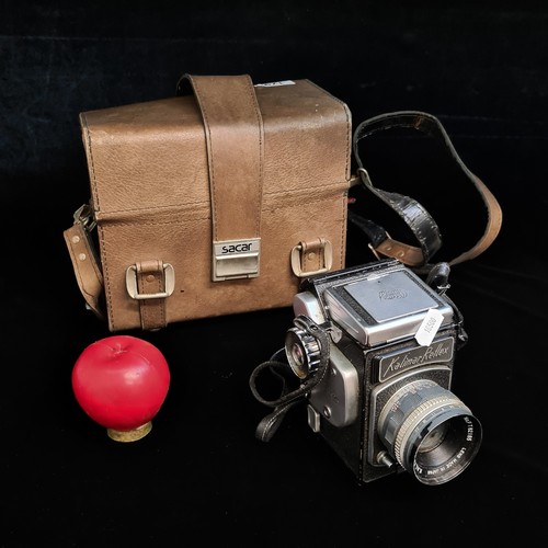 179 - An amazing vintage 'Kalimar reflex' 120 Format single lens reflex camera. 
The camera features a clo... 