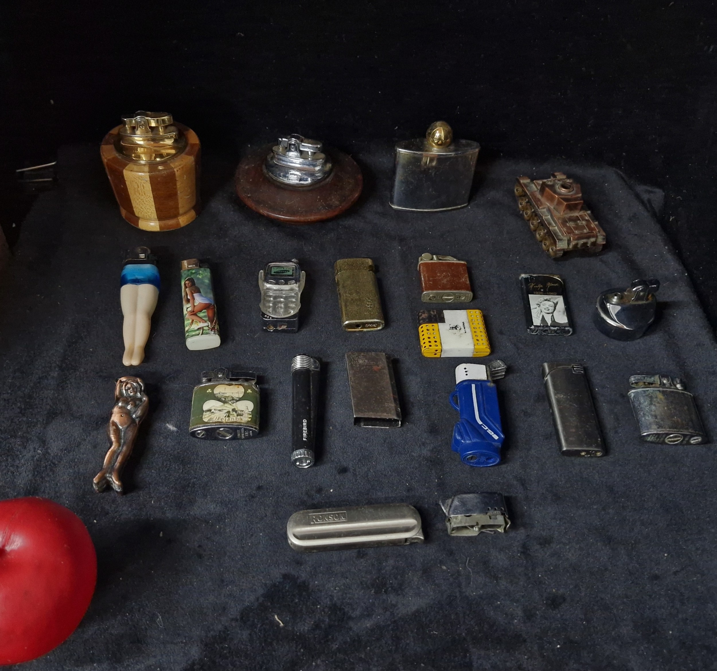16+ vintage lighters and table lighters including a brushed copper tank ...