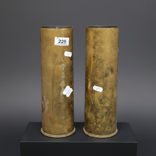 225 - A pair of large brass WWI ammunition shell cases. One shell dated 1916 to base.
Please note, the ima... 