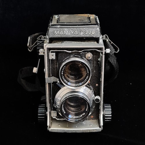 178 - Star Lot : A vintage 1968 Mamiya C220 TLR medium format 120 film camera. Held in a vintage leather c... 