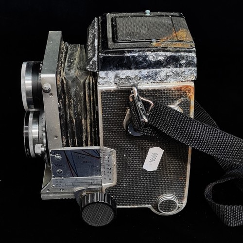 178 - Star Lot : A vintage 1968 Mamiya C220 TLR medium format 120 film camera. Held in a vintage leather c... 