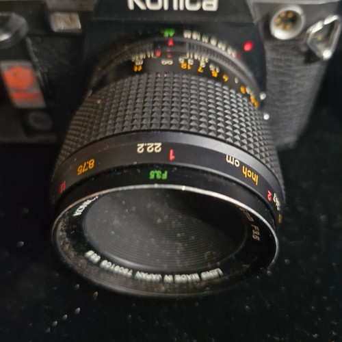 209 - Star Lot: Three vintage film cameras including a Nikon FM €321, a Pentax asahi SP 1000 €153
, and a ... 