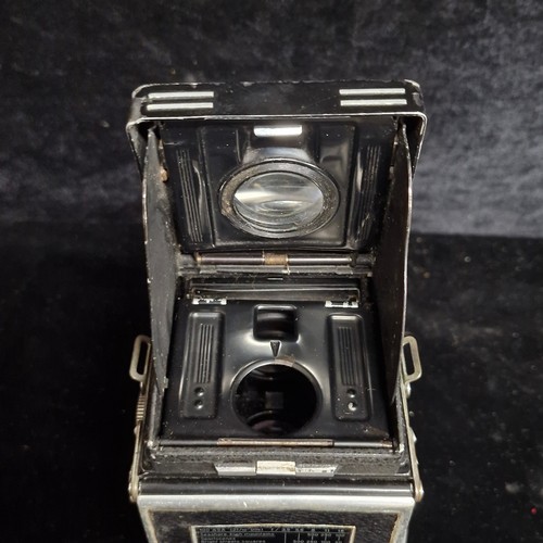 204 - Star Lot: A Rolleiflex T twin lens reflex medium format camera with a Carl Zeiss Opton Tessar f/3.5 ... 