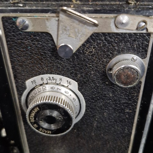 204 - Star Lot: A Rolleiflex T twin lens reflex medium format camera with a Carl Zeiss Opton Tessar f/3.5 ... 