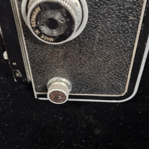 204 - Star Lot: A Rolleiflex T twin lens reflex medium format camera with a Carl Zeiss Opton Tessar f/3.5 ... 