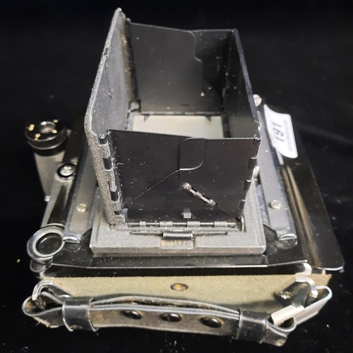 191 - A Graflex Crown graphic large format press camera with a Kalart synchronised range finder. €199 via ... 