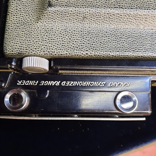 191 - A Graflex Crown graphic large format press camera with a Kalart synchronised range finder. €199 via ... 