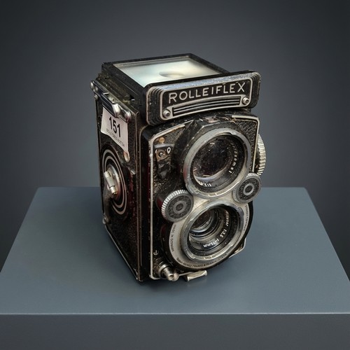 151 - Star Lot : A 'Rolleiflex 3.5F Model 3 twin lens reflex' medium format film camera. Features a 'Carl ... 
