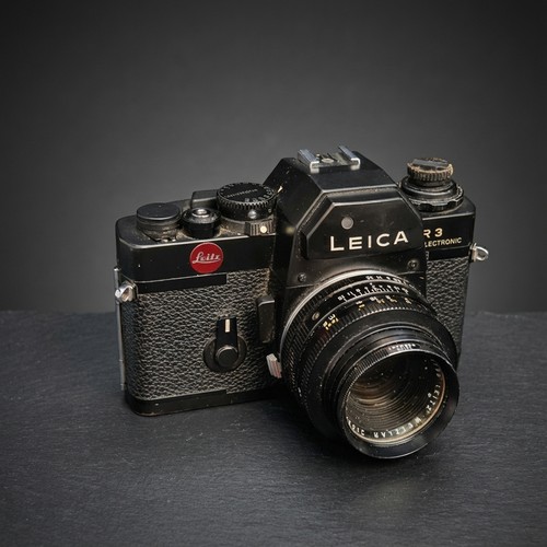 152 - Star lot : A 'Leitz Leica R3 Elektronic 35mm SLR' film camera. Fitted with a 'SUMMICRON R 1:2/50' le... 
