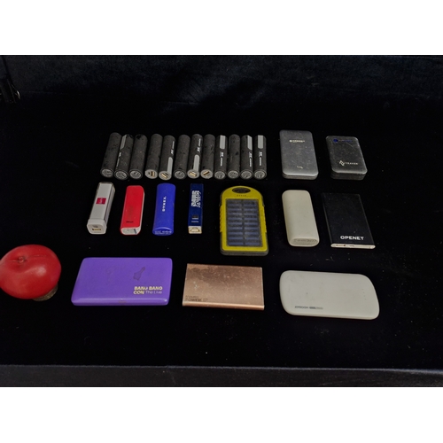 116 - A large collection of battery packs and powerbanks including a KPMG example. Lot includes USB A,B,C ... 