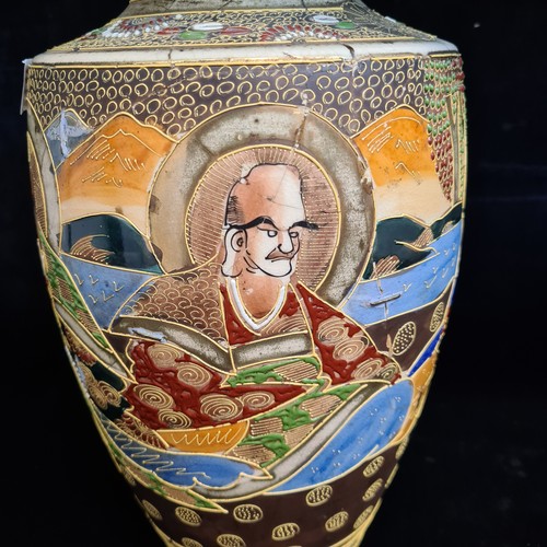 121 - A beautiful large vintage Japanese Satsuma style vase featuring lovely moriage detailing throughout.... 
