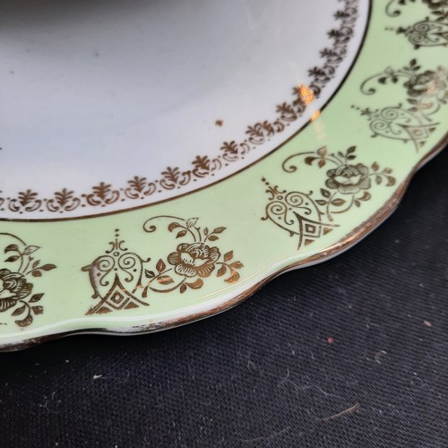 301 - An 18 piece Roslyn Fine China part tea service. Lot includes teacups, saucers, sideplate and jug. Al... 