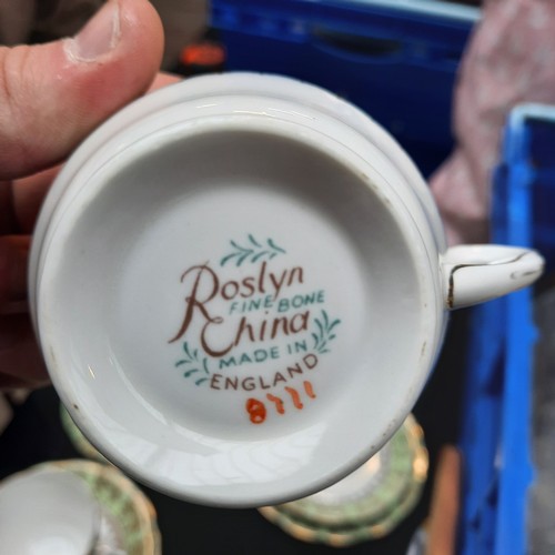 301 - An 18 piece Roslyn Fine China part tea service. Lot includes teacups, saucers, sideplate and jug. Al... 