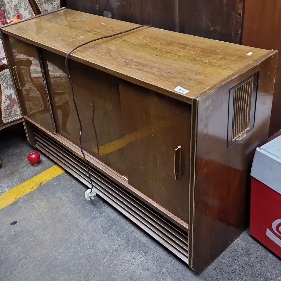 A Mid-Century Hynnis Hi-Fi stereo radiogram cabinet, with multi-band ...