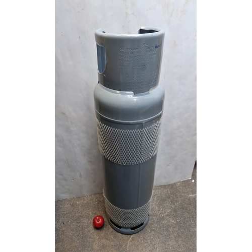 One heavy full grey steel refrigerant recovery cylinder, with twin service valves (red and blue) and protective mesh bands; stamped with pressure and capacity data and marked "RSL".  Info Friday Full or empty

Previous in auction on T050226  - 08/02/2026 with Lot no.1013