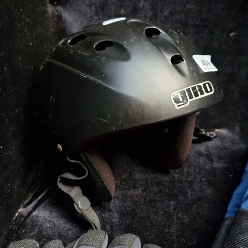 404 - A group of winter sports accessories comprising a Giro vented helmet, Starling padded gloves, and bl... 