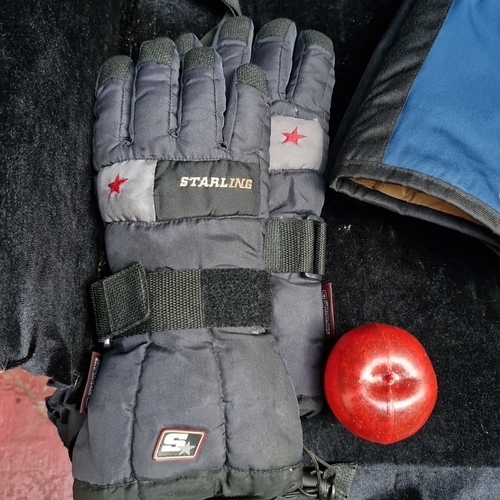 404 - A group of winter sports accessories comprising a Giro vented helmet, Starling padded gloves, and bl... 