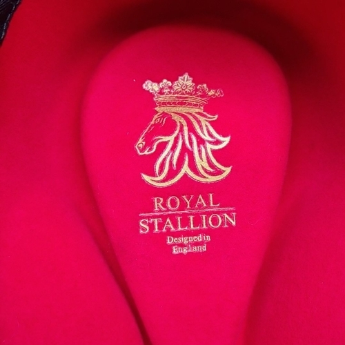 407 - A group of fashion hats, including felt and woven paper styles, comprising a red fedora, straw sunha... 