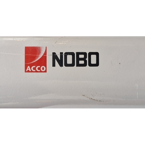 417 - A Nobo Acco wall-mounted pull-down projection screen in aluminium cassette with retractable fabric s... 