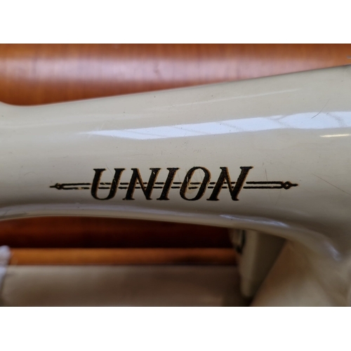 459 - A very clean cream Union electric sewing machine in cream enamelled metal, housed in a wooden carry ... 