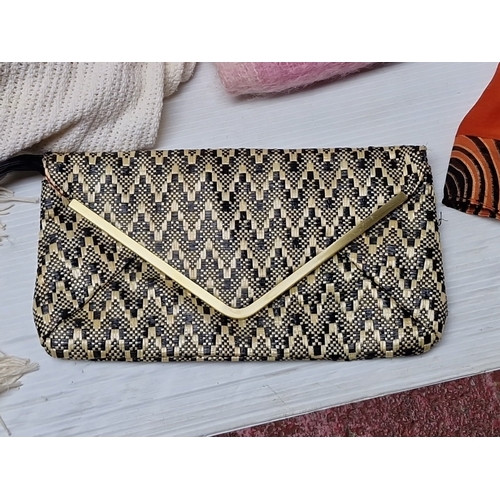 463 - A group of assorted fashion accessories, including woven clutch bag with gilt-tone trim, beige shoul... 
