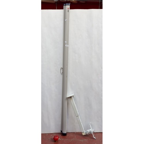 417 - A Nobo Acco wall-mounted pull-down projection screen in aluminium cassette with retractable fabric s... 
