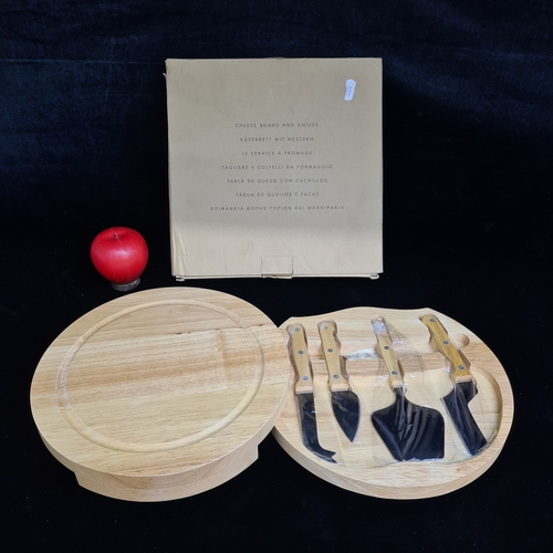173 - An as new Avon cheese board with knives set. Never used.